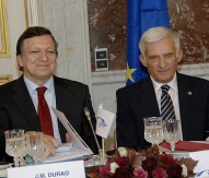 Jerzy Buzek and José Manuel Barroso during EPP Summit in Brussels, 2009